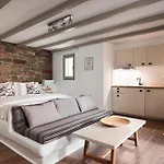 Daedalus - Luxe Hilltop Escape With Infinity Pool, Jacuzzi & Panoramic Sea Views
